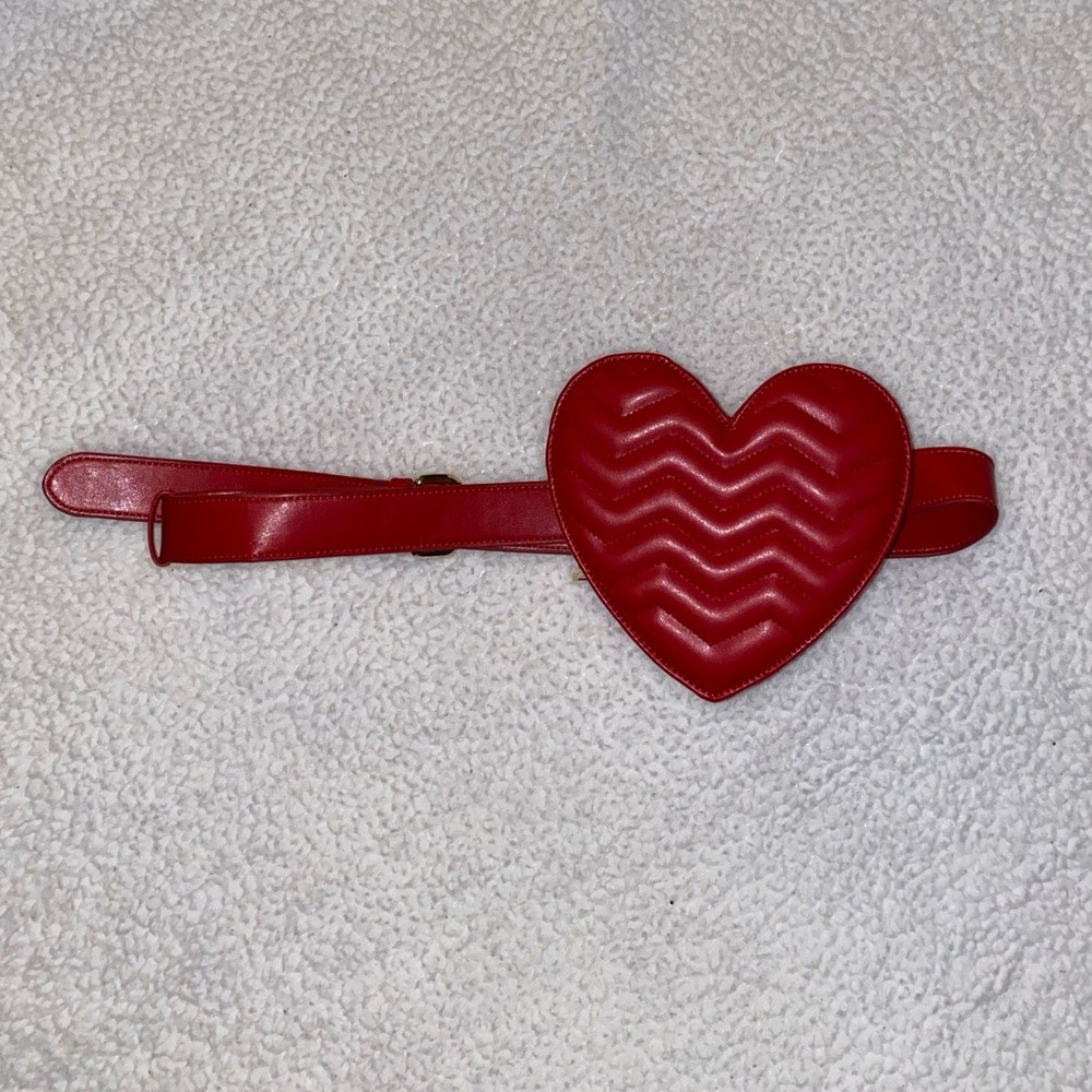 F21 Heart Fannypack
